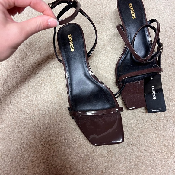 brown tiny heel! - Picture 2 of 5